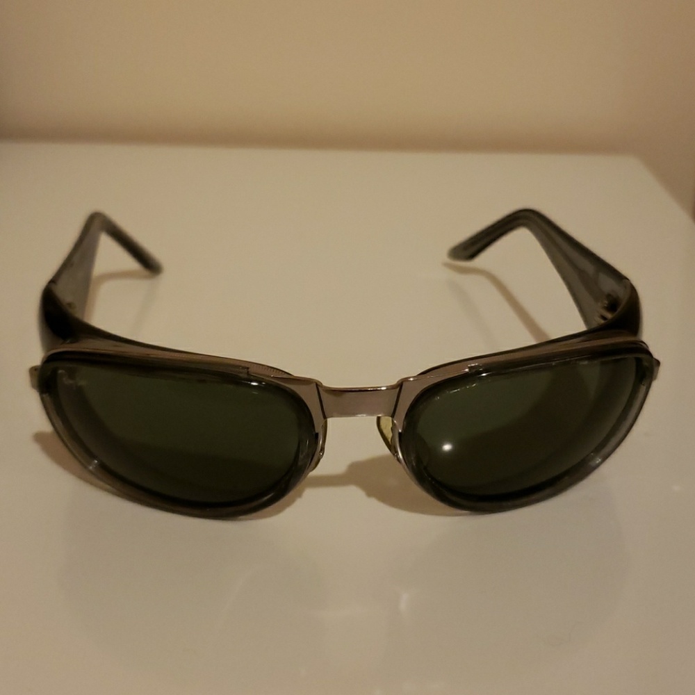 Vintage Authentic Ray Ban sunglasses from the 90's
